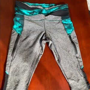 Lululemon Kris Cross Crop Capri Size 8